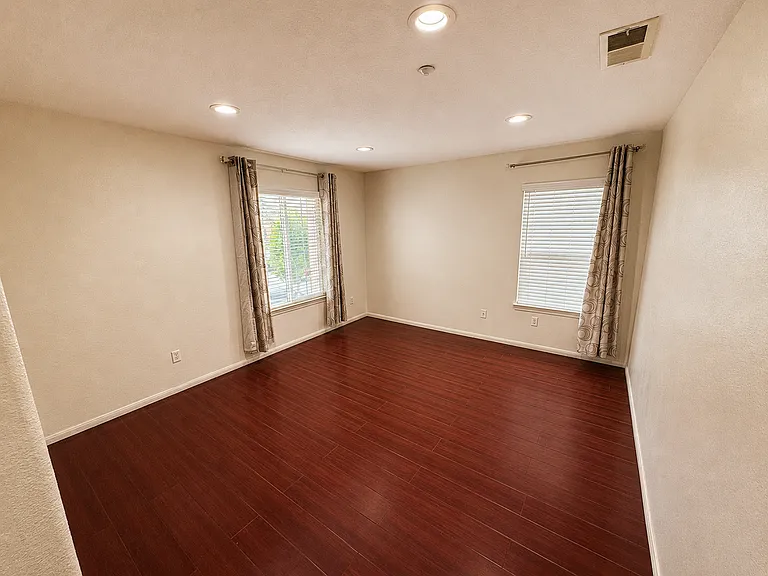 621 Marbella Ct — Photo 33