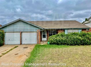 1045 NW 23rd St, Moore, OK 73160