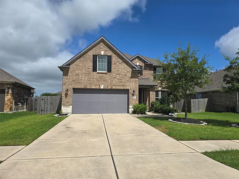18938 Lynnwood Crest Dr — Photo 1
