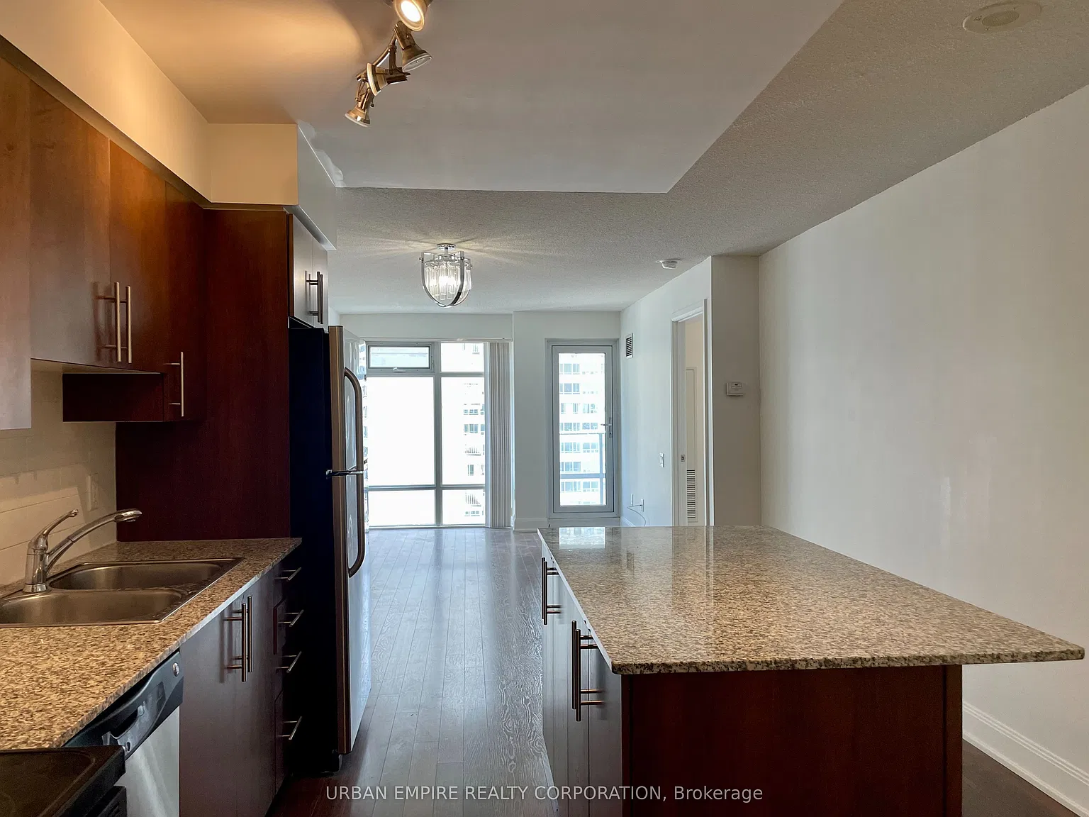 2191 Yonge St — Photo 1