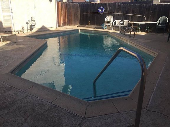 4th image of 9946 Owensmouth Ave Unit 5
