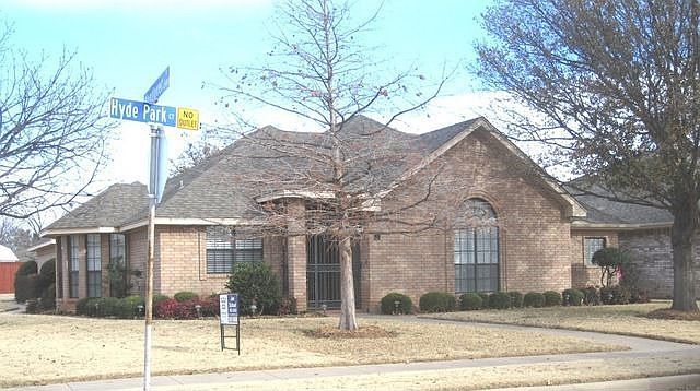 1st image of 1 Hyde Park Ct