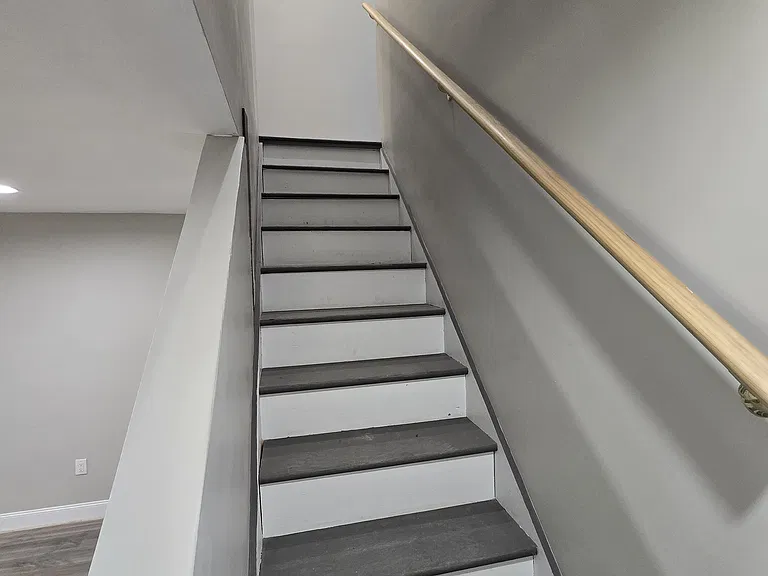 142 E Walnut St — Photo 13