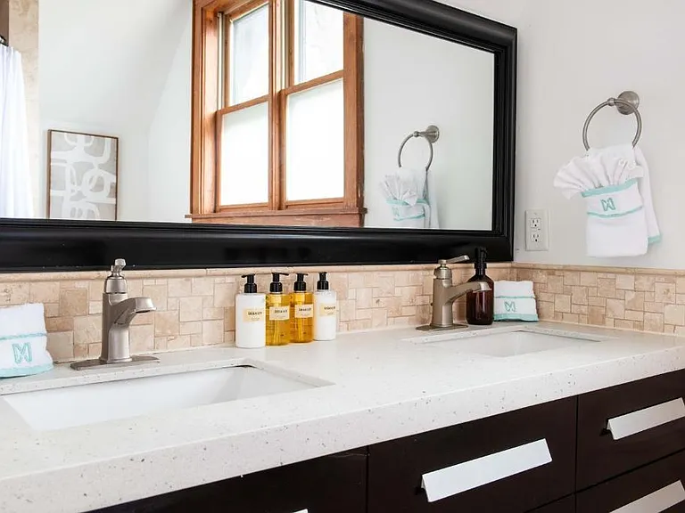 1515 Iverson St NE — Photo 4