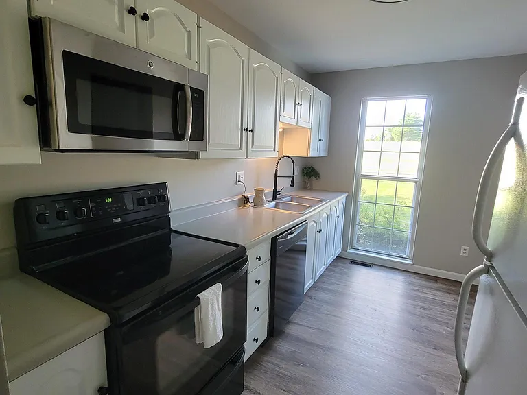 1018 College Rd — Photo 5