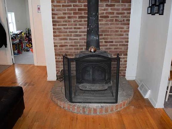 4th image of 25 Salisbury Tpke #A