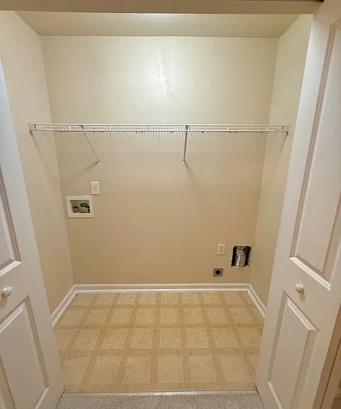 Laundry room (w/d hookup)