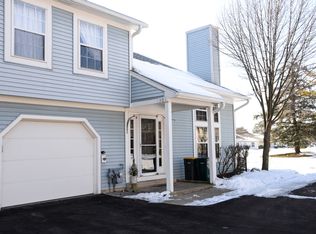 301 Whitewood Dr, Streamwood, IL 60107