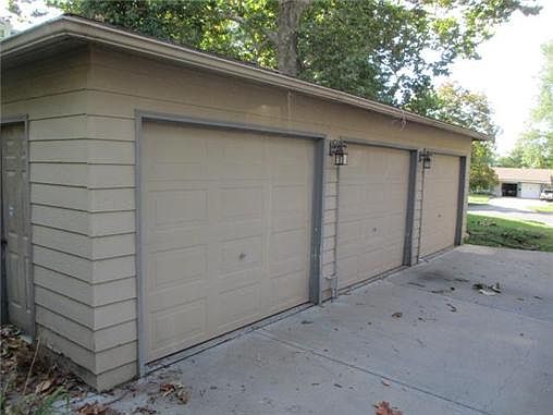 2nd image of 3400 Gladstone Blvd
