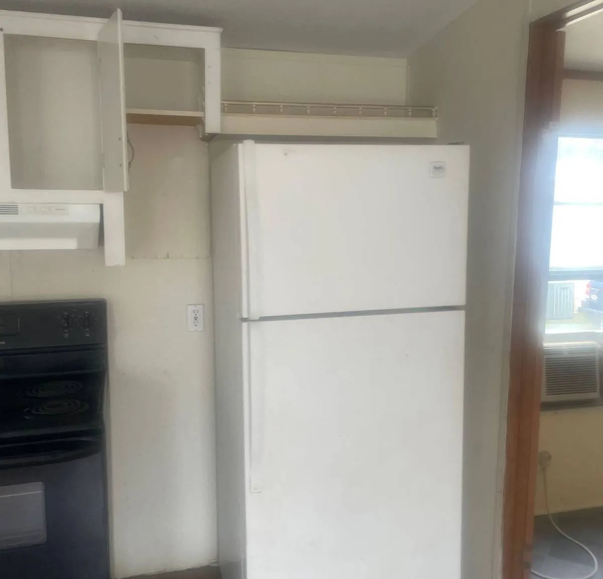 3 bed, 2.0 bath, 924 sqft, $12,500 — Photo 4