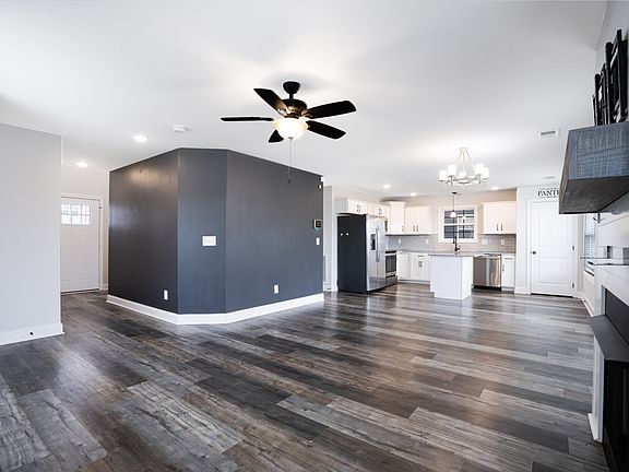 5th image of 456 Woodtrace Dr