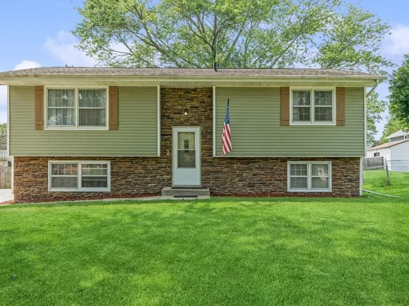 624 S Hickory Blvd, Pleasant Hill, IA 50327