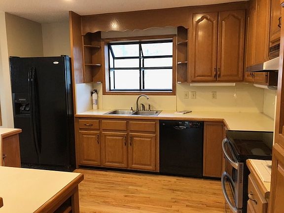 4th image of 3102 Lakeshore Dr