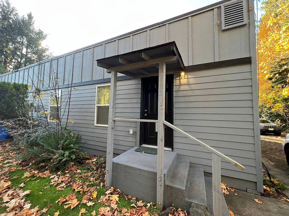 583 N Main St