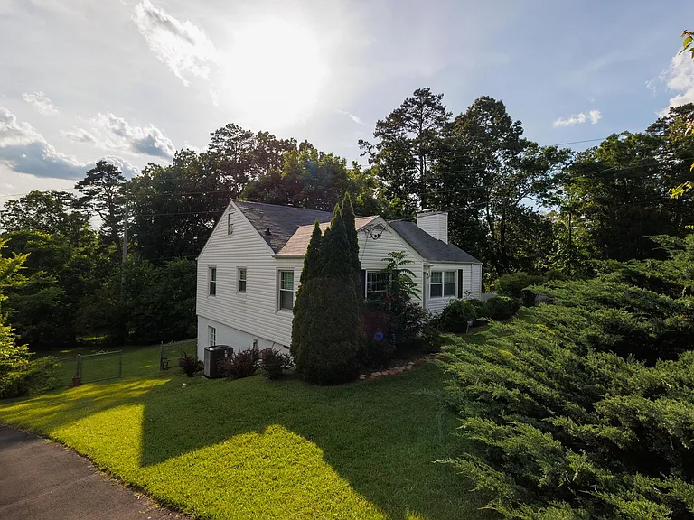 1119 Greenslake Rd — Photo 3