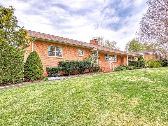 3rd image of 820 McBryde Dr