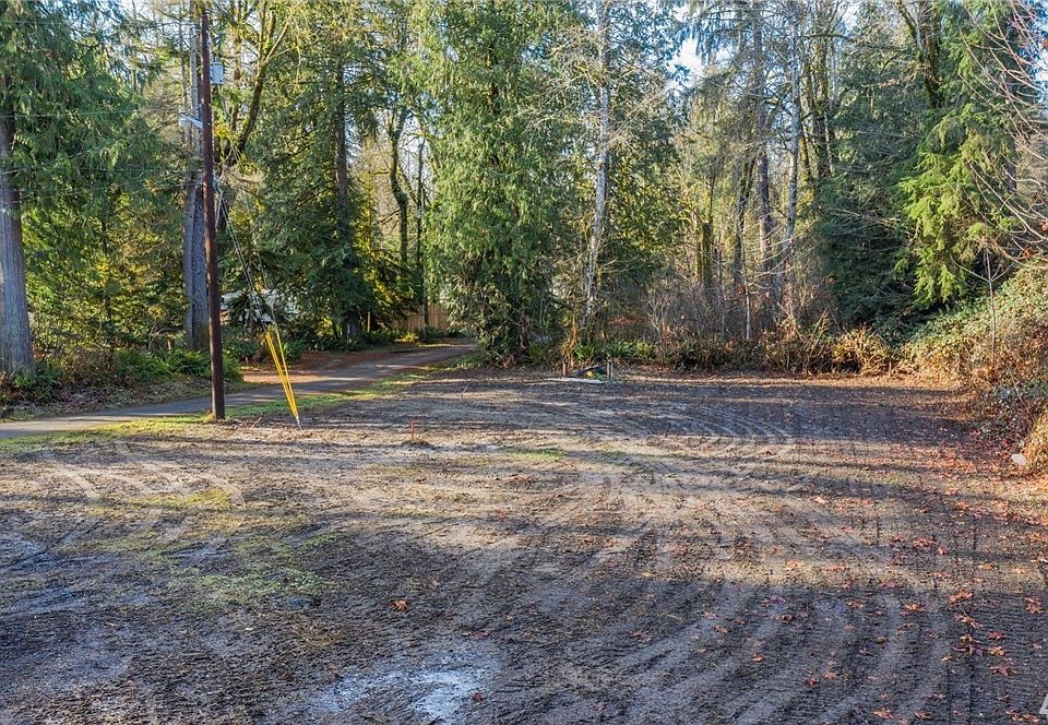 2nd image of 233 N River Dr