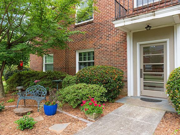 3rd image of 100 Lewis Dr Unit 4-B