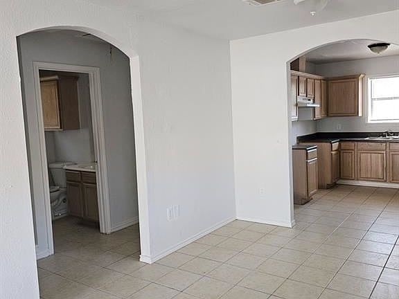 4th image of 2902 Wipprecht St #2908