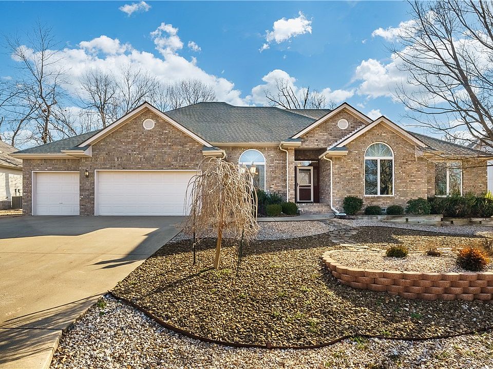 1st image of 3 Kildonan Ln