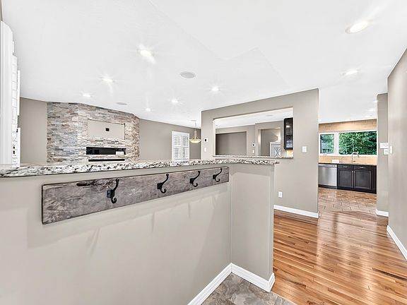 5th image of 6307 92a Ave NW