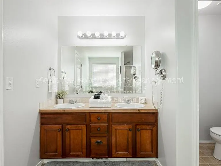 879 N Traquair Pl — Photo 31