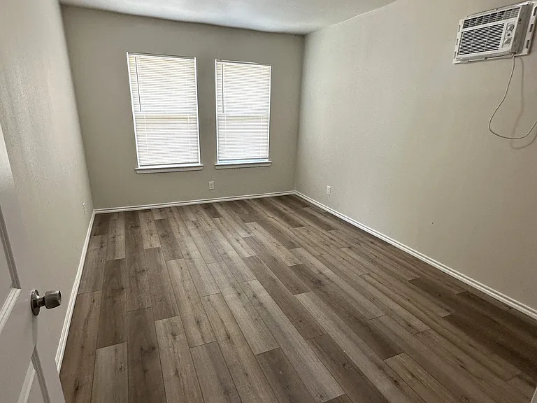 459 Maddux St — Photo 17