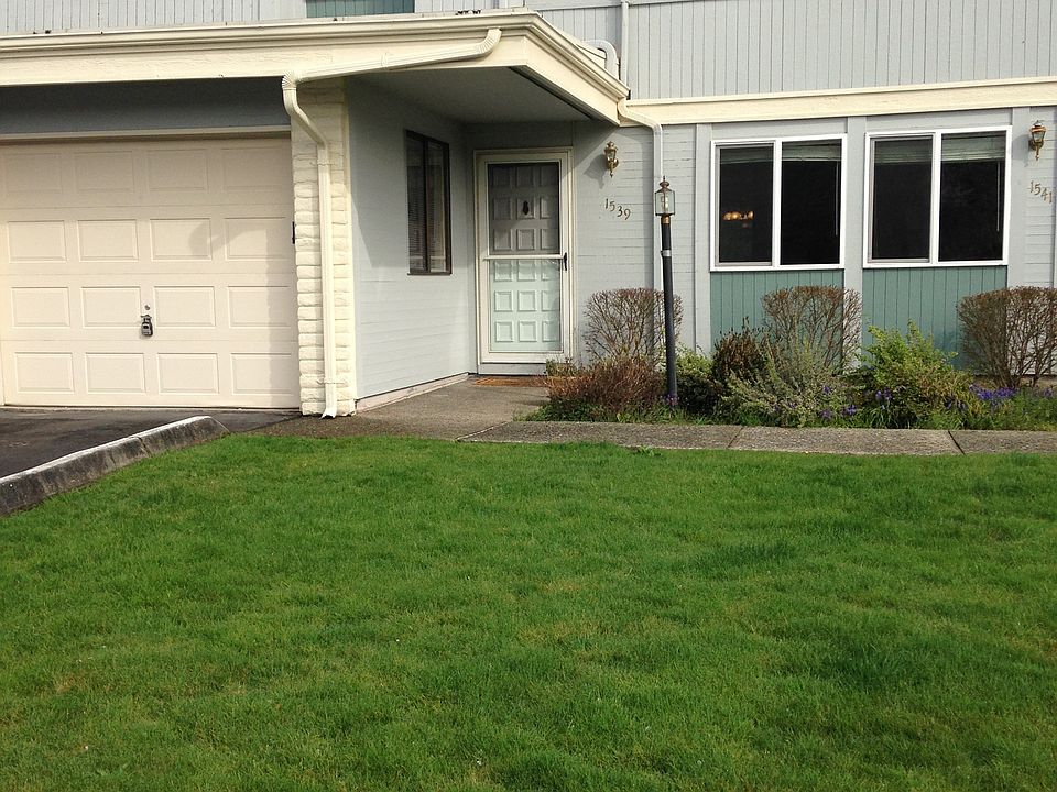 1st image of 1539 22nd St NE