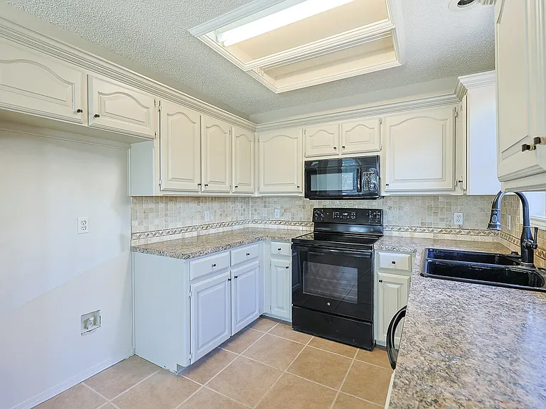9708 Aberdeen Ave — Photo 23