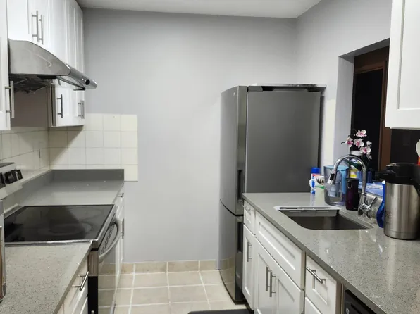 1050 Howie Ave, Coquitlam, BC V3J 1T6