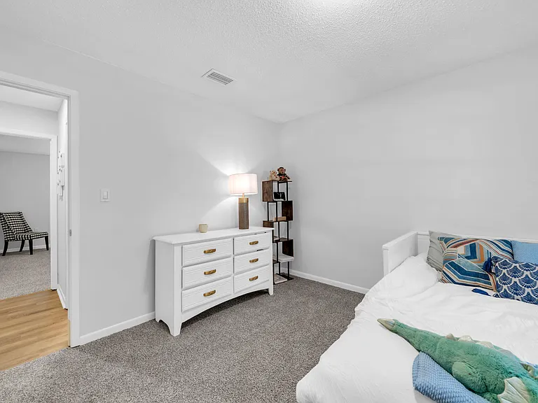 910 Whisperwood Ln S — Photo 31
