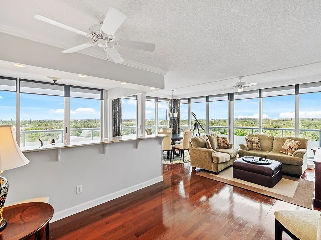 2 bed, 1112 sqft, $3,800 — Photo 2