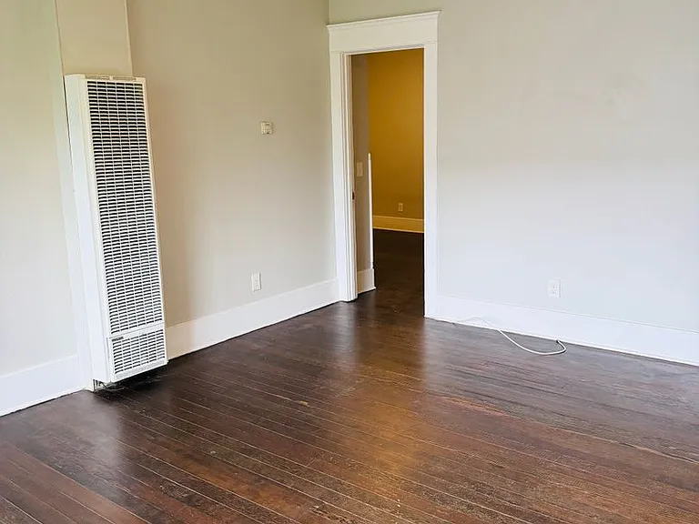 307 — Photo 2