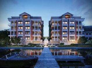 204 W Wisconsin Ave, Oconomowoc, WI 53066