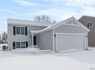 3149 Stratford Ln, Flushing, MI 48433