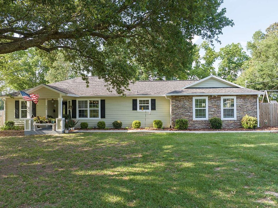 1st image of 235 SW Ainsley Gln