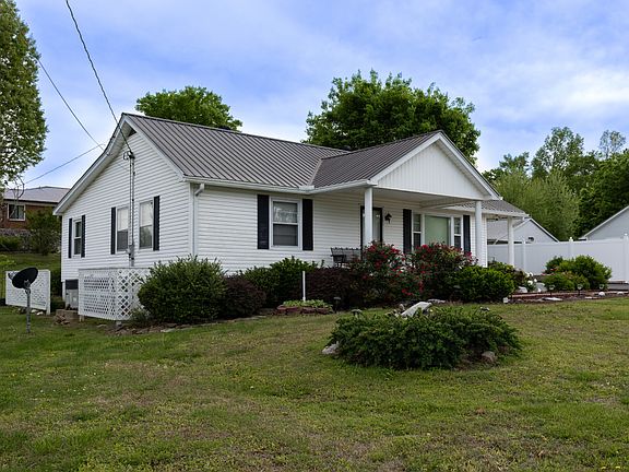 4th image of 130 Elm Ln