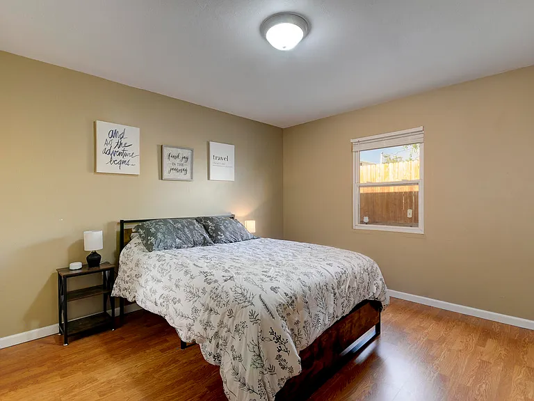 1616 Coal Ave SE #C — Photo 8