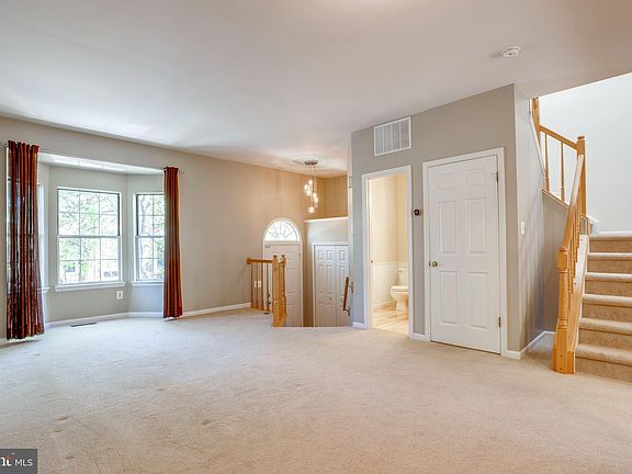 4th image of 14637 Stream Pond Dr