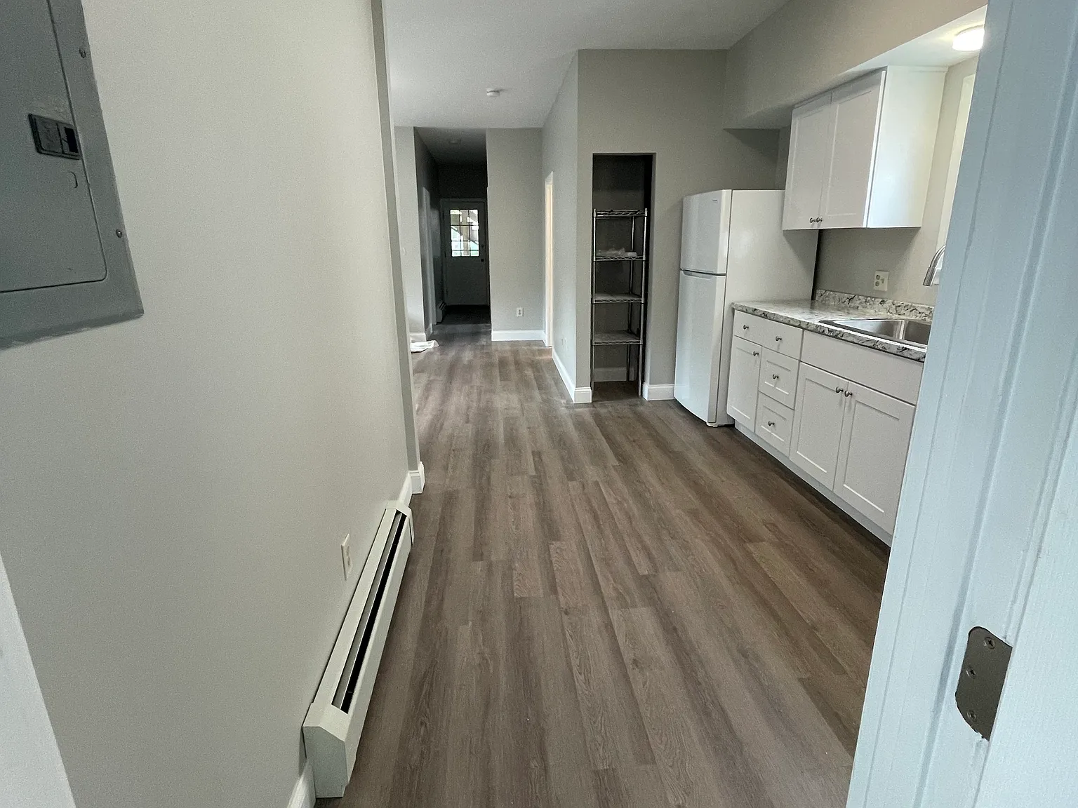 3 bed, 1000 sqft, $2,851 — Photo 2