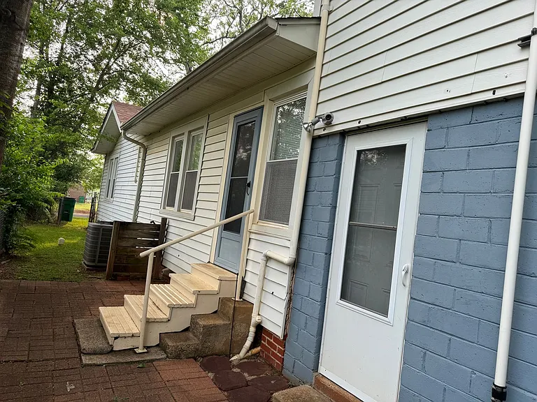 900 S Micheaux Ave — Photo 20