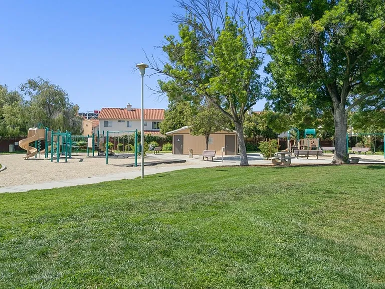 2228 Lenox Pl — Photo 4