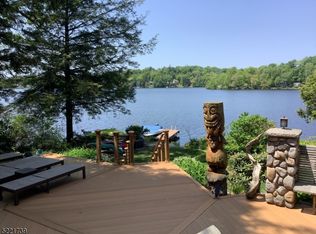 8 Hilton Ct, Hewitt, NJ 07421