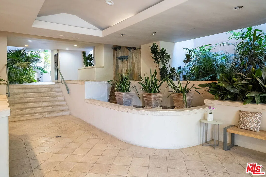 2 bed, 2.0 bath, 1200 sqft, $6,900 — Photo 3