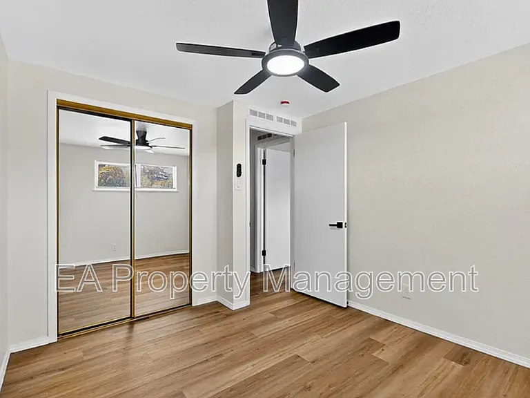 1055 Betts St NE — Photo 31
