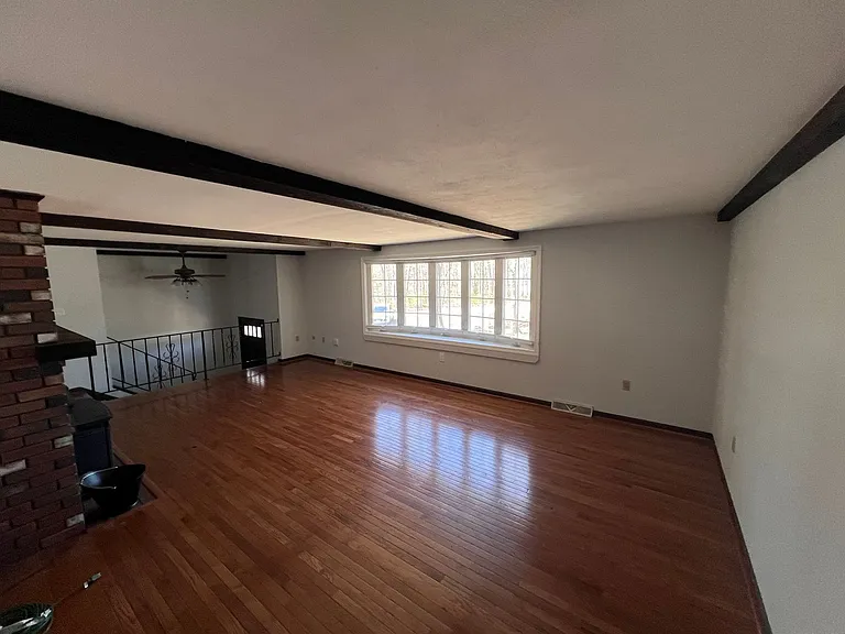 33 Meadowbrook Dr — Photo 5