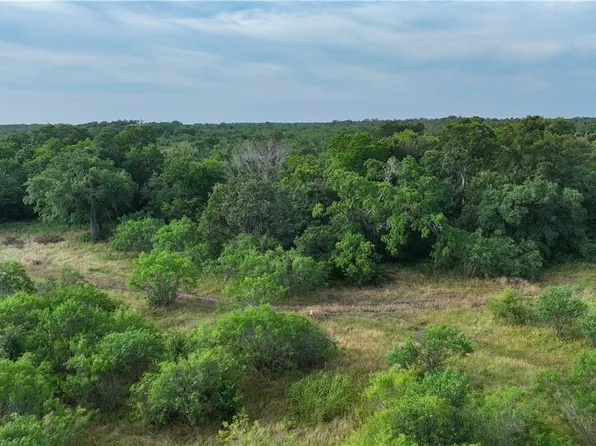 303 Munk Rd, Kingsbury, TX 78638