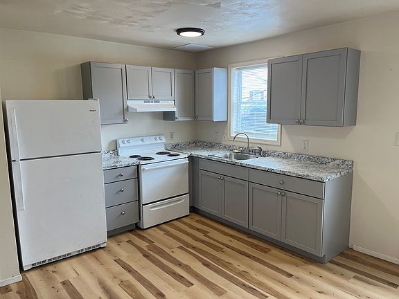 2nd image of 110 Hanover St #8