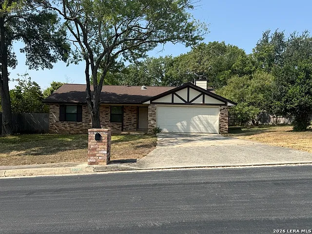 3 bed, 2.0 bath, 1417 sqft, $1,900 — Photo 2