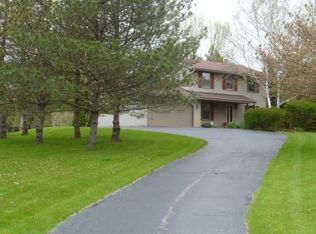 W2240 Beulah Hghts Rd, East Troy, WI 53120